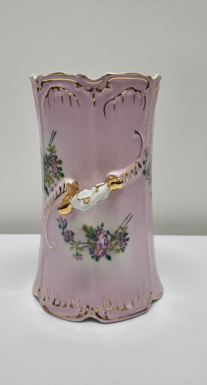 Lovely pink decorative vase with flowers and gold details. In good original condition. Please view photos as they form part of the description.