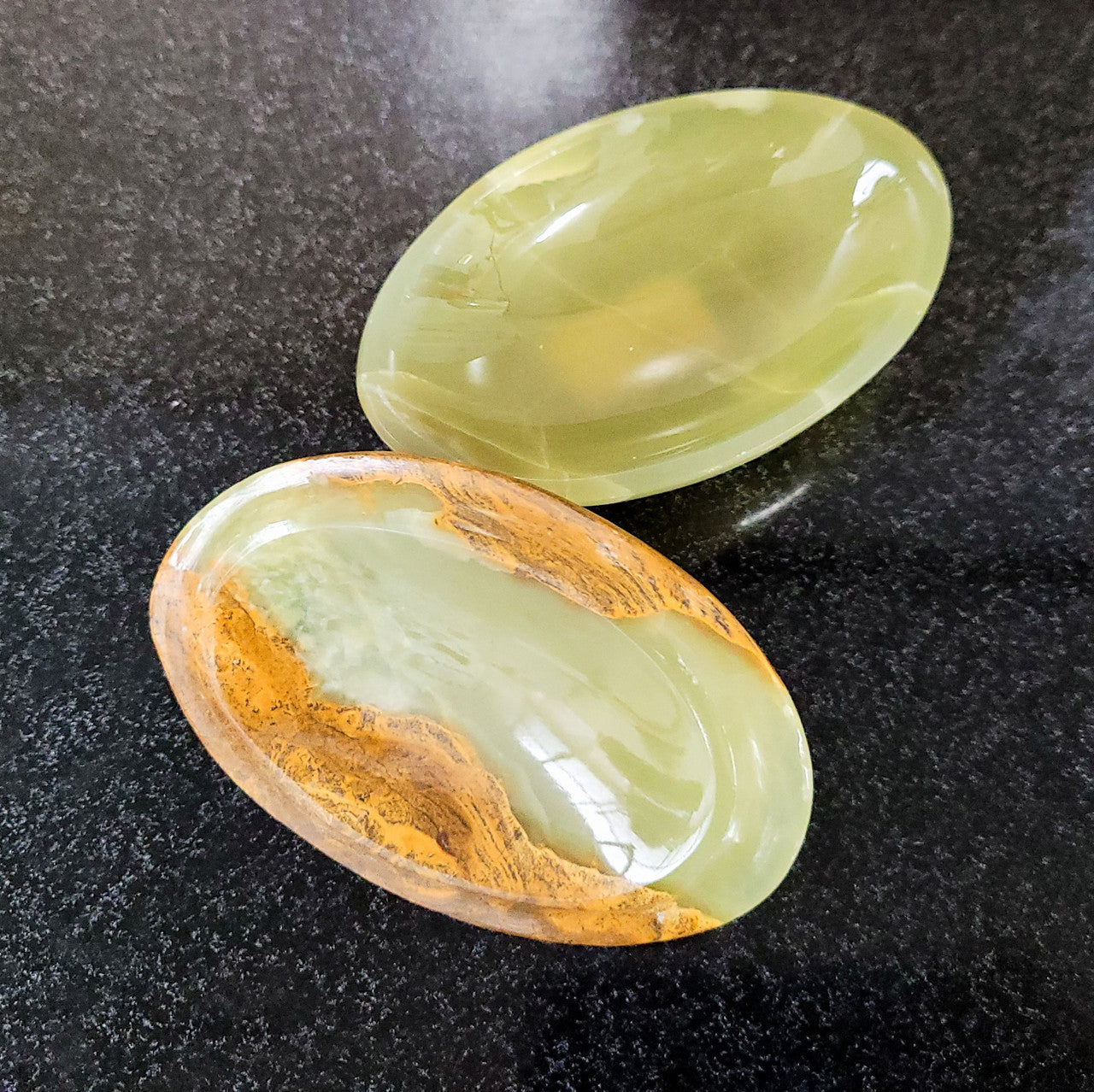 Stunning Vintage onyx marble trinket box and lid. It is in good original condition, please view photos as they help form part of the description.