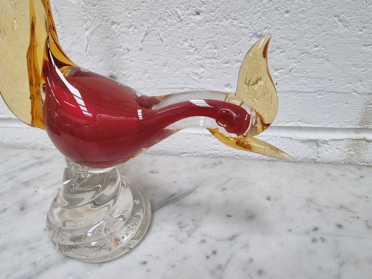Beautiful Murano glass bird with its original sticker underneath in good original condition.