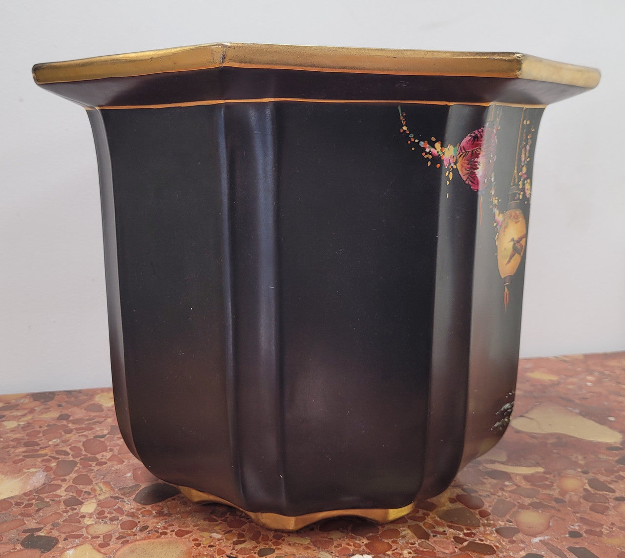 Stunning antique Jardiniere with a black background and colourful oriental scene with gold trim. It is in good orginal condition It is in good original condition pleae view photos has they help form part of the description. Stamped "Olympic English Make"