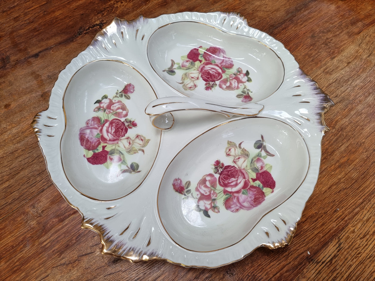Vintage ceramic three sectional floral bowl with handle and gilt rim. Stamped underneath and in good original condition with no chips or cracks. Please view photos as they help form part of the description.