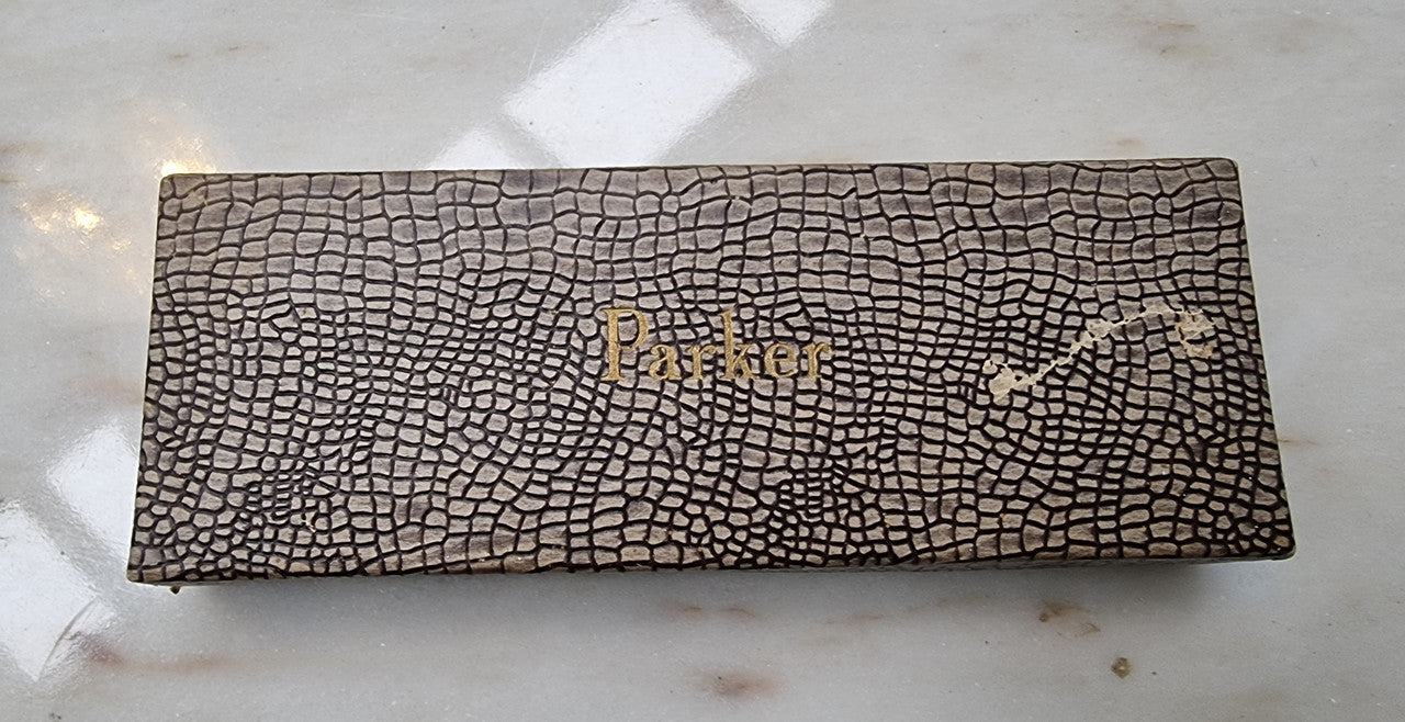Lovely rare parker Duo Fold pen set . Fountain pen has a 14k Gold Nib. In original box.