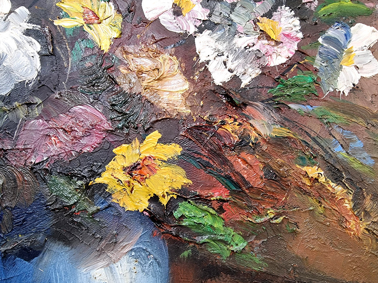 A beautiful sourced in France Floral oil on canvas in an ornate decorative frame. In good original detailed condition.
