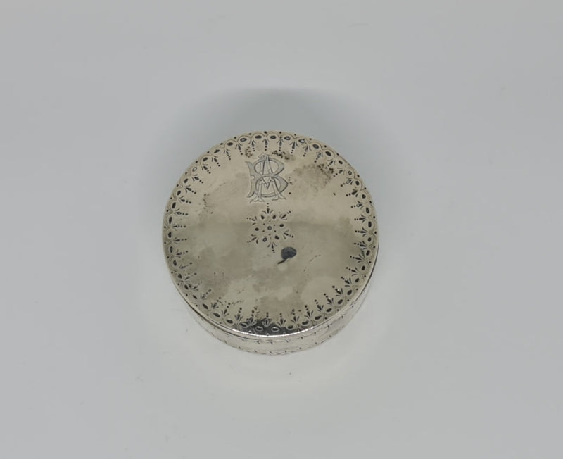 Gorgeous antique French silver trinket box / snuff box in great original condition.