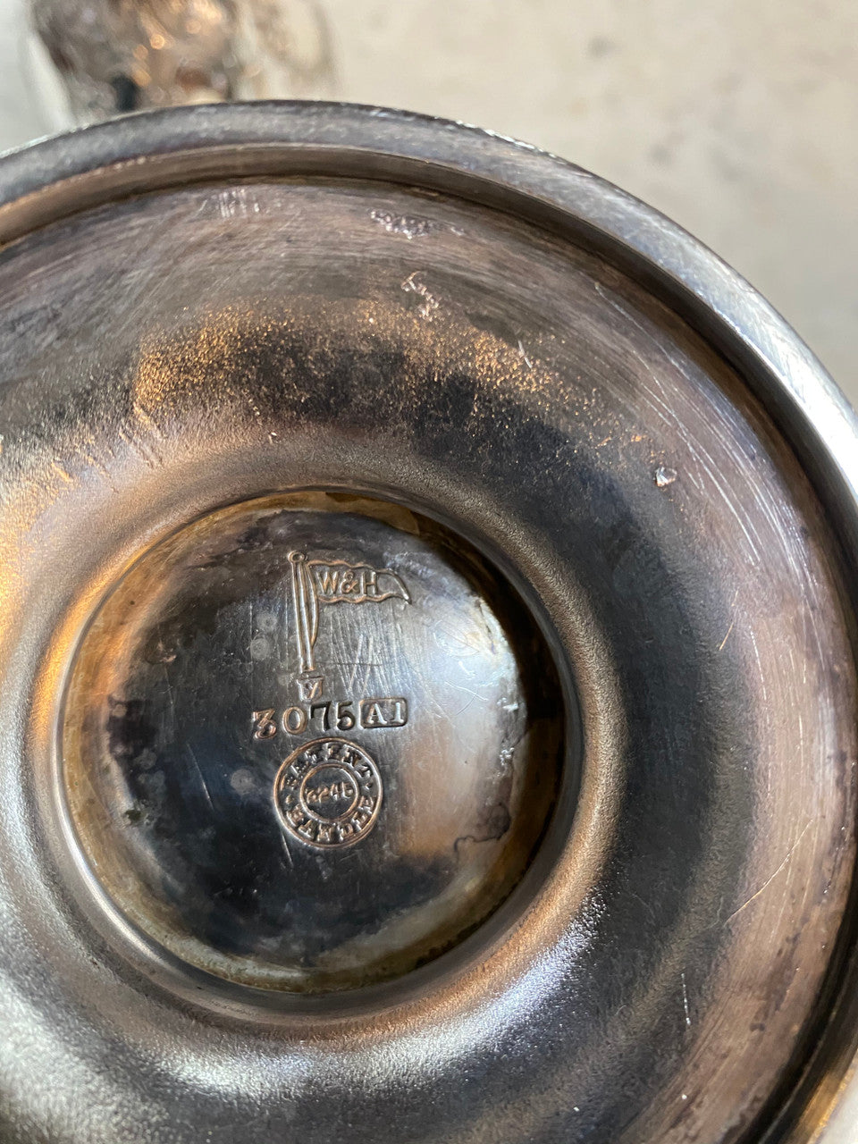 Amazing Quality Sheffield Plate Tea & Coffee Service By Walker & Hall
Gorgeous heavy quality Sheffield plate, tea & coffee service with lion finials.
The set is of the highest quality & has beautiful fine chasing & repoosse work. In very good original condition