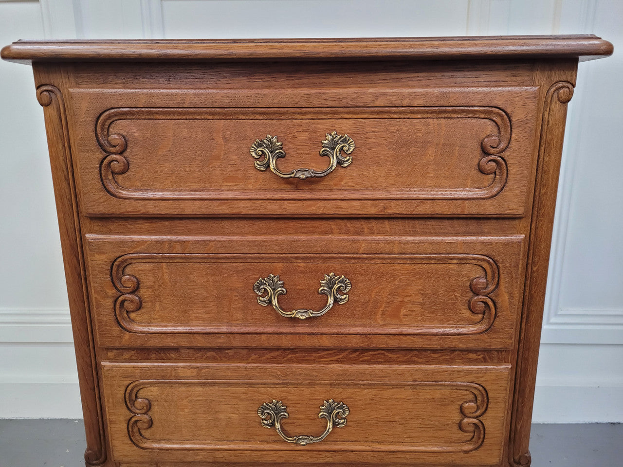 French Oak Louis XV style side drawers with lovely handles and three drawers. It has been sourced from France and is in good original detailed condition.