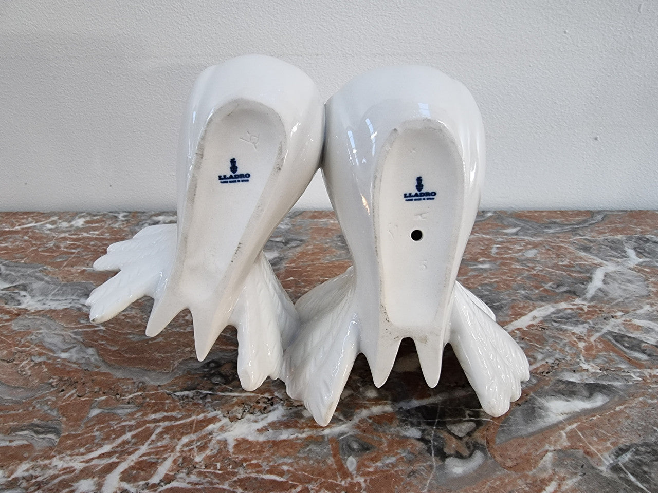 Delightful Vintage pair of “Lladro” porcelain figurine Doves. In good condition please view photos as they help form part of the description.