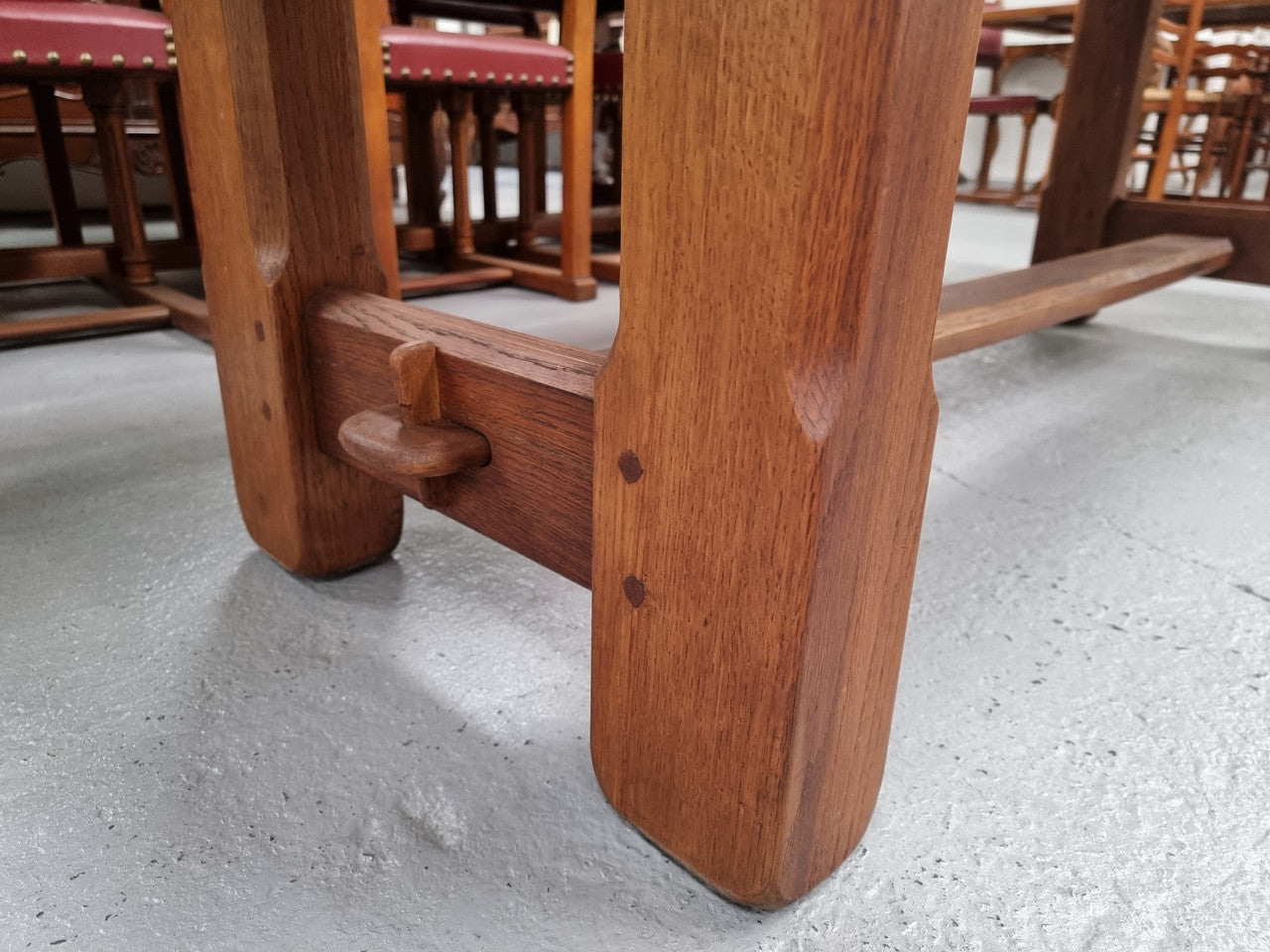 French Oak Farmhouse table with a beautiful pedestal base and can easily be extended by adding extension leaves at both ends. In good original restored condition.