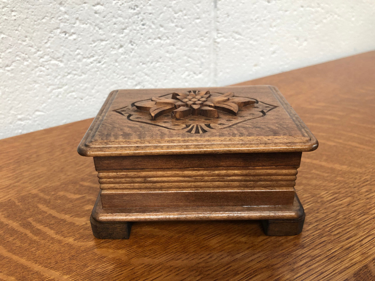 Beautiful Swiss carved wooden musical trinket box. In good clean original working condition.