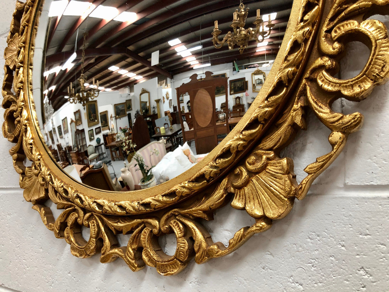 Lovely French round, gilt floral convex mirror. Mirror has lovely detail and in good condition.
Mirror diameter is 49 cm.
