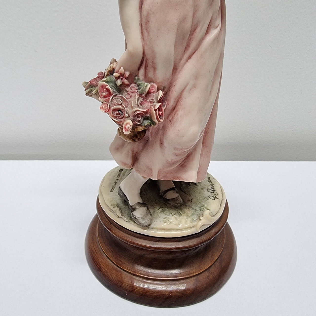 Lovely Italian figurine of girl carrying basket with flowers, figurine is on a wooden base. It is signed Giuseppe Armani and 1982 FLORENCE. In good original condition. Please view photos as they form part of the description.