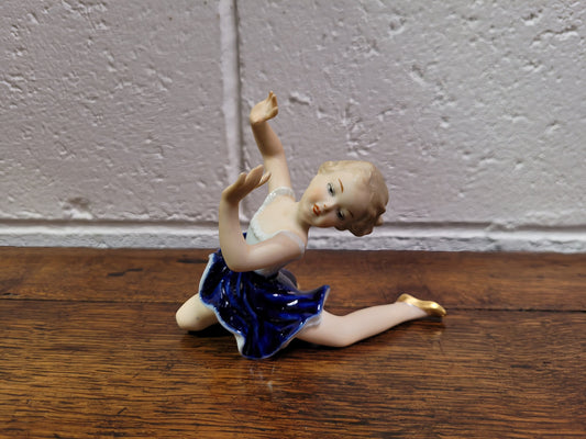 Vintage Wallendorf Cobalt blue dancing girl in good original condition, please view photos as they help form part of the description.