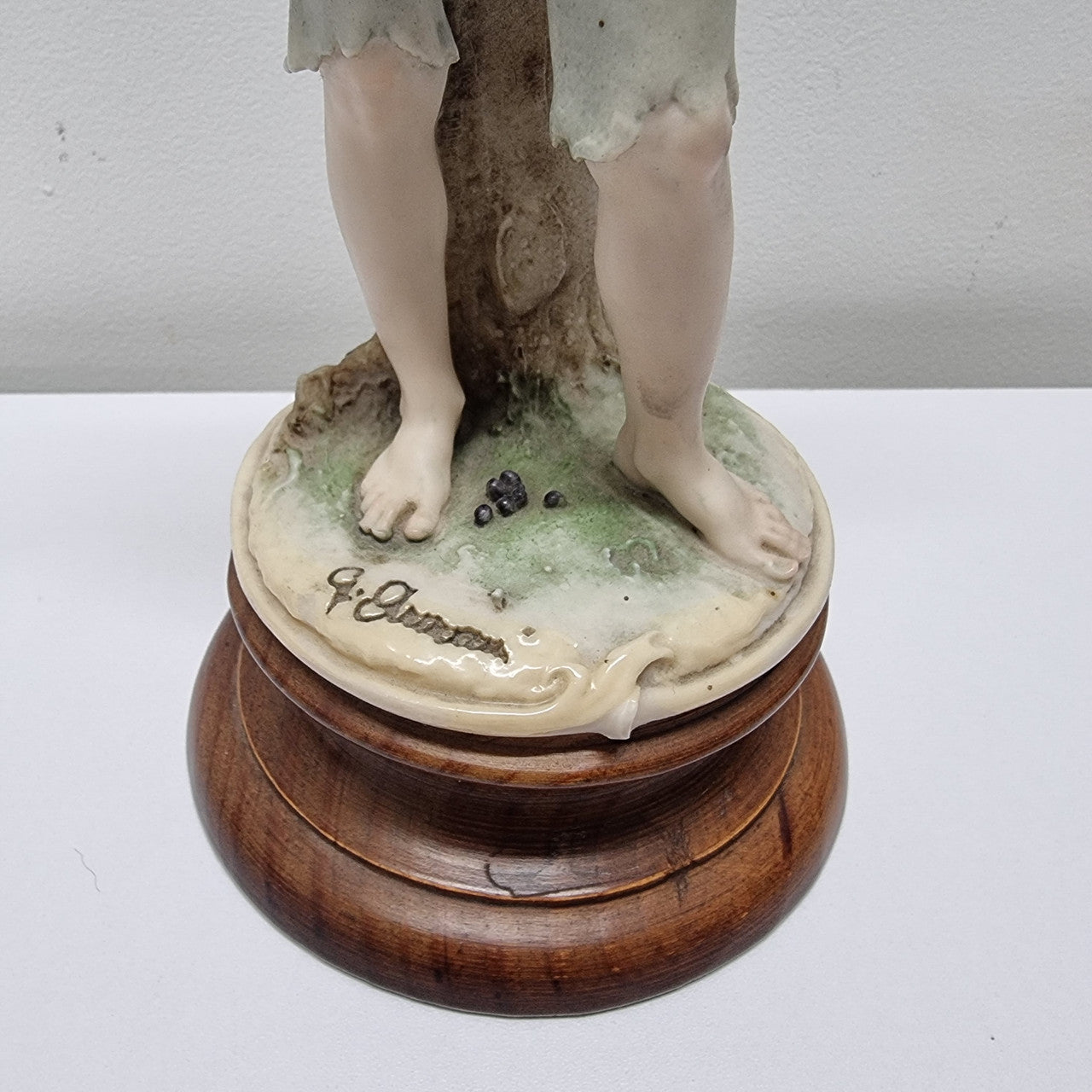 Lovely Italian figurine of boy carrying basket with grapes on a wooden base. It is signed Giuseppe Armani and 1982 FLORENCE. In good original condition. Please view photos as they form part of the description.