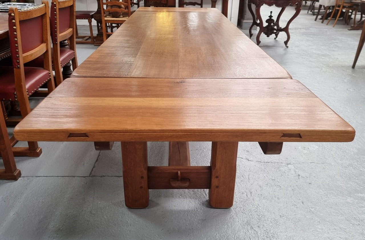 French Oak Farmhouse table with a beautiful pedestal base and can easily be extended by adding extension leaves at both ends. In good original restored condition.
