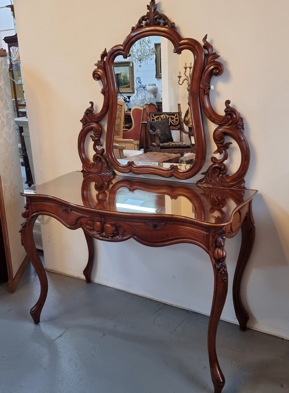 Walnut Parisian late 19th Century dressing table with mirror. Also has a glass top for protection, mirror moves and has drawers with key and working locks. In good original detailed condition.