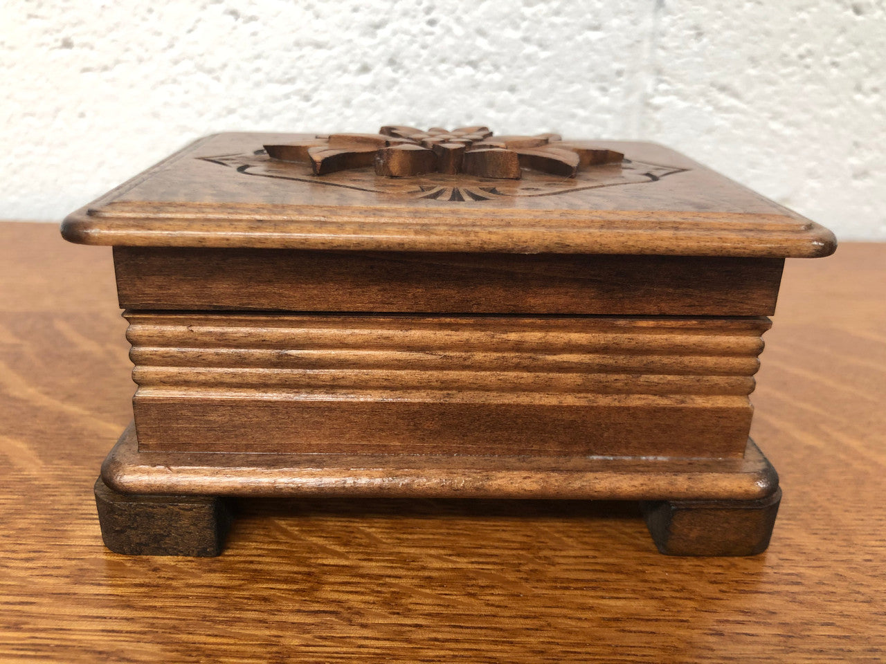 Beautiful Swiss carved wooden musical trinket box. In good clean original working condition.
