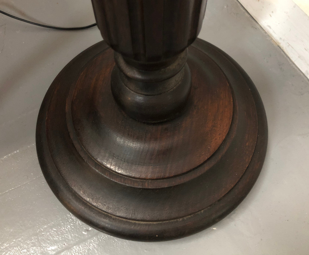 Oak Tudor style standard lamp that has been rewired and has a foot switch. In good original condition.
Please note lampshade shown in photos is not included.