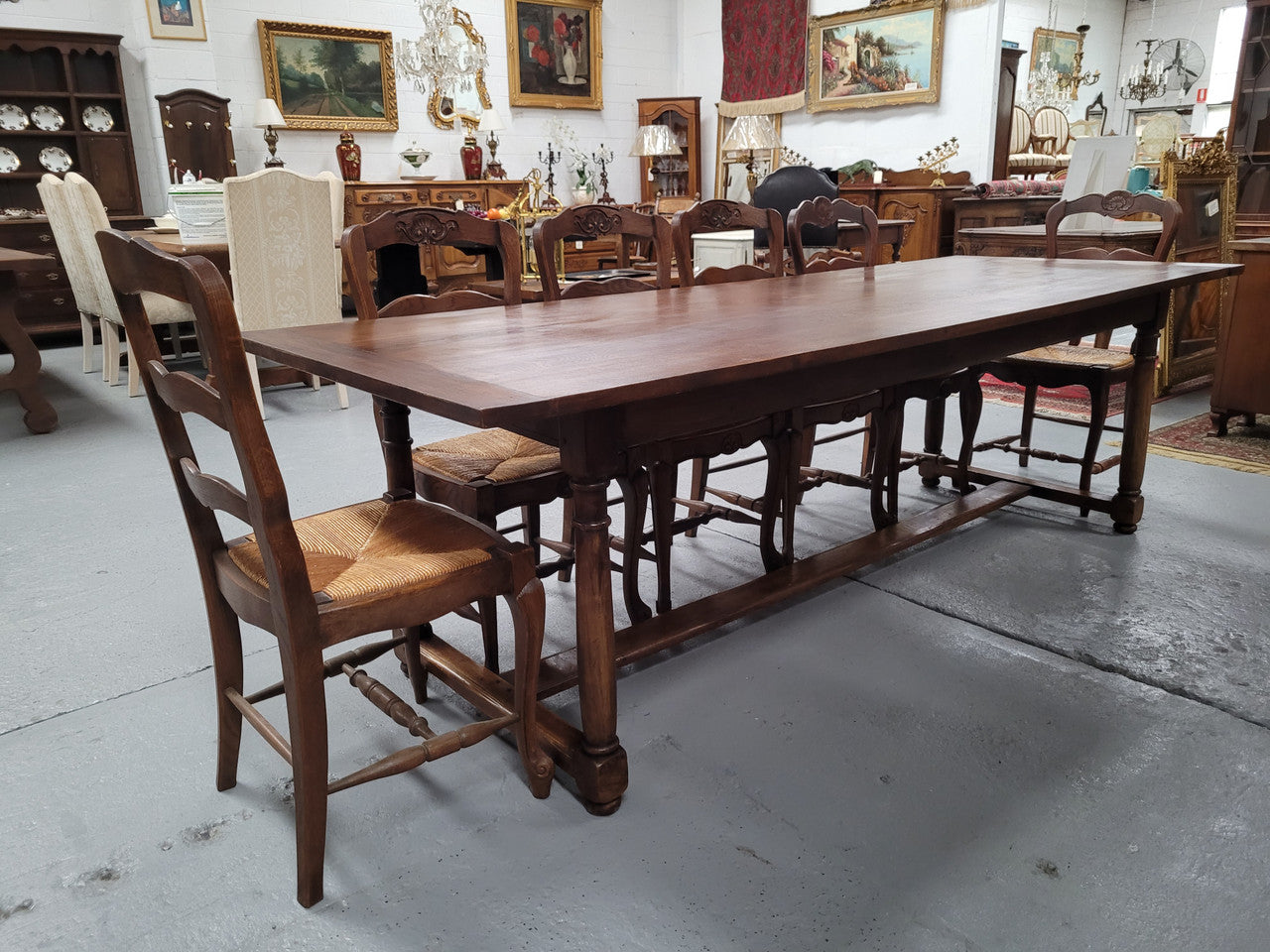 French oak pedestal farmhouse style dining table, sourced from France and in good original detailed conditions. Please see pictures to form part of the description.