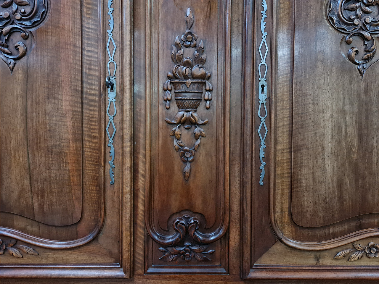 Beautiful 19th century Walnut Louis XV style sideboard with plenty of storage space. The top has two doors that open up to three adjustable shelves. It is in good original detailed condition.