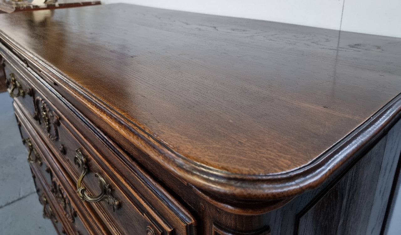 Early 19th century carved Oak three-drawer commode. Beautiful handles and has a small hidden drawer at the top. In good original detailed condition. Please note keys are not included.