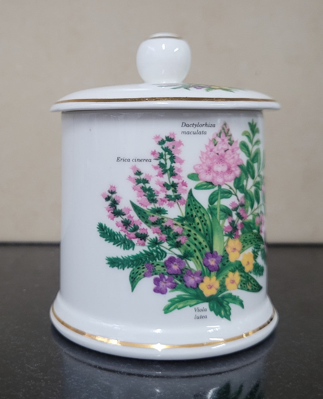 Fortnum & Mason Piccadilly London England floral decorated covered honey/jam pot. It is in good original condition with no chips or cracks, please view photos as they help form part of the description.