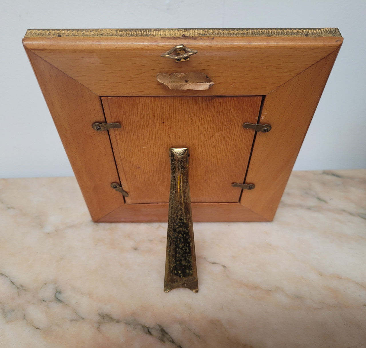 Beautifully framed hand painted miniature of a women under convex glass, features delicate gilt metal work please see pictures.