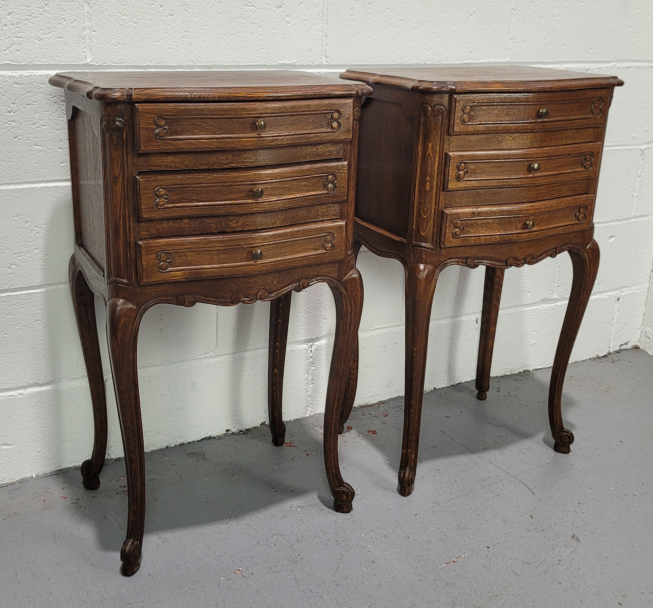 Lovely Louis XV style oak bedside cabinets with three drawers. In great original detailed condition.