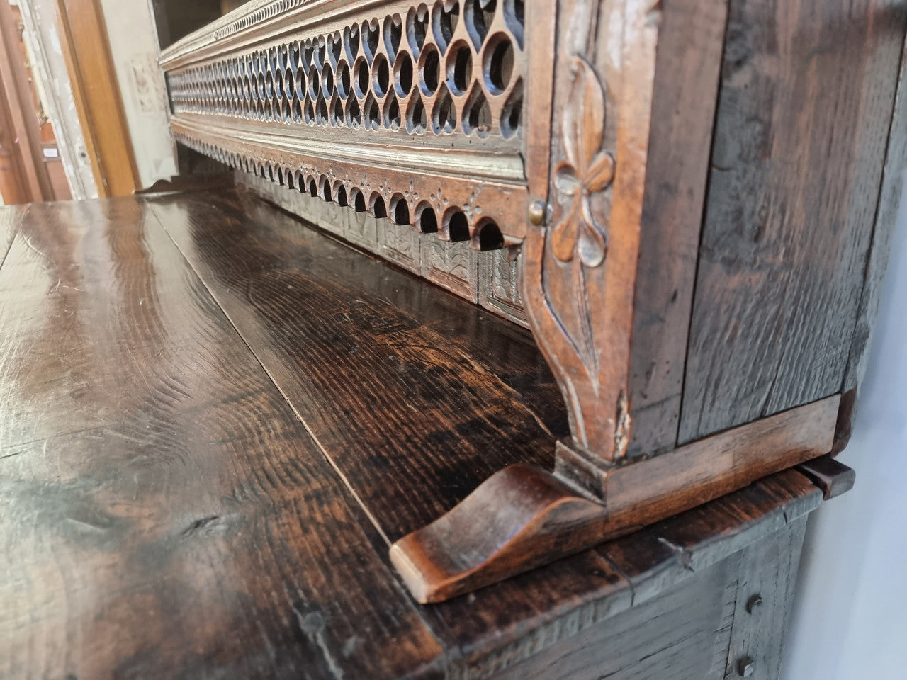Absolutely stunning French early 18th century kitchen dresser/Vaisselier with beautiful carving and cupboards for storage . The top carved section has four shelves for display and is in good original detailed condition.