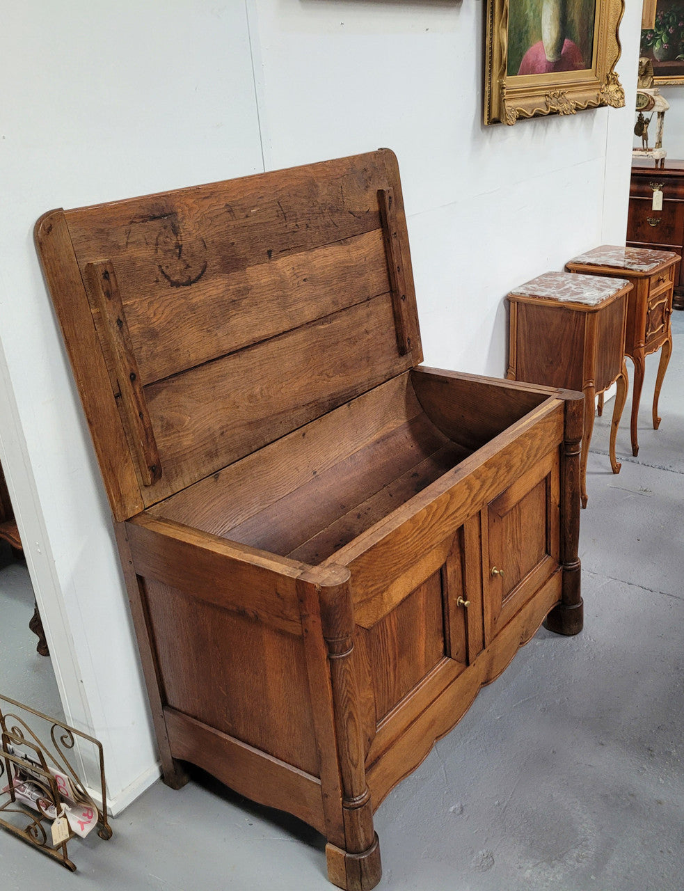 French 19th Century Oak dough bin buffet. The heavy solid top lifts upto reveal a half barrel compartment where traditionally flour and yeast were poured, mixed and proofed to grow into a nice dough.
Although originally intended for dough this would make an ideally TV cabinet with the two doors opening with plenty of storage.
