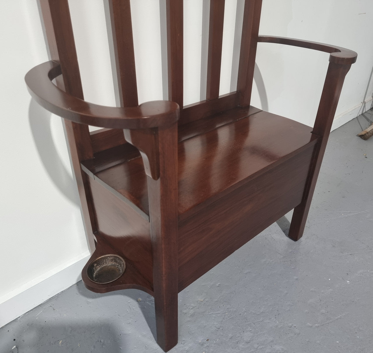 Blackwood Federation hall stand of pleasing narrow proportions. Beautiful round mirror with four lovely hooks and a lift up sit for added storage. In good original condition.