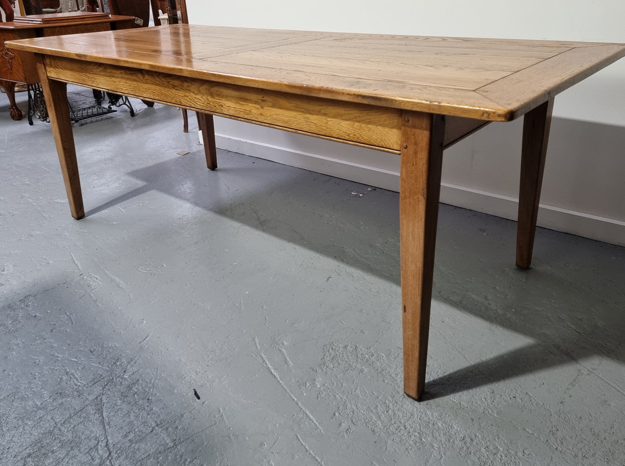 Fabulous Bespoke custom made Antique style American Oak Farmhouse Table. Made from reclaimed American Oak and is good original detailed condition.