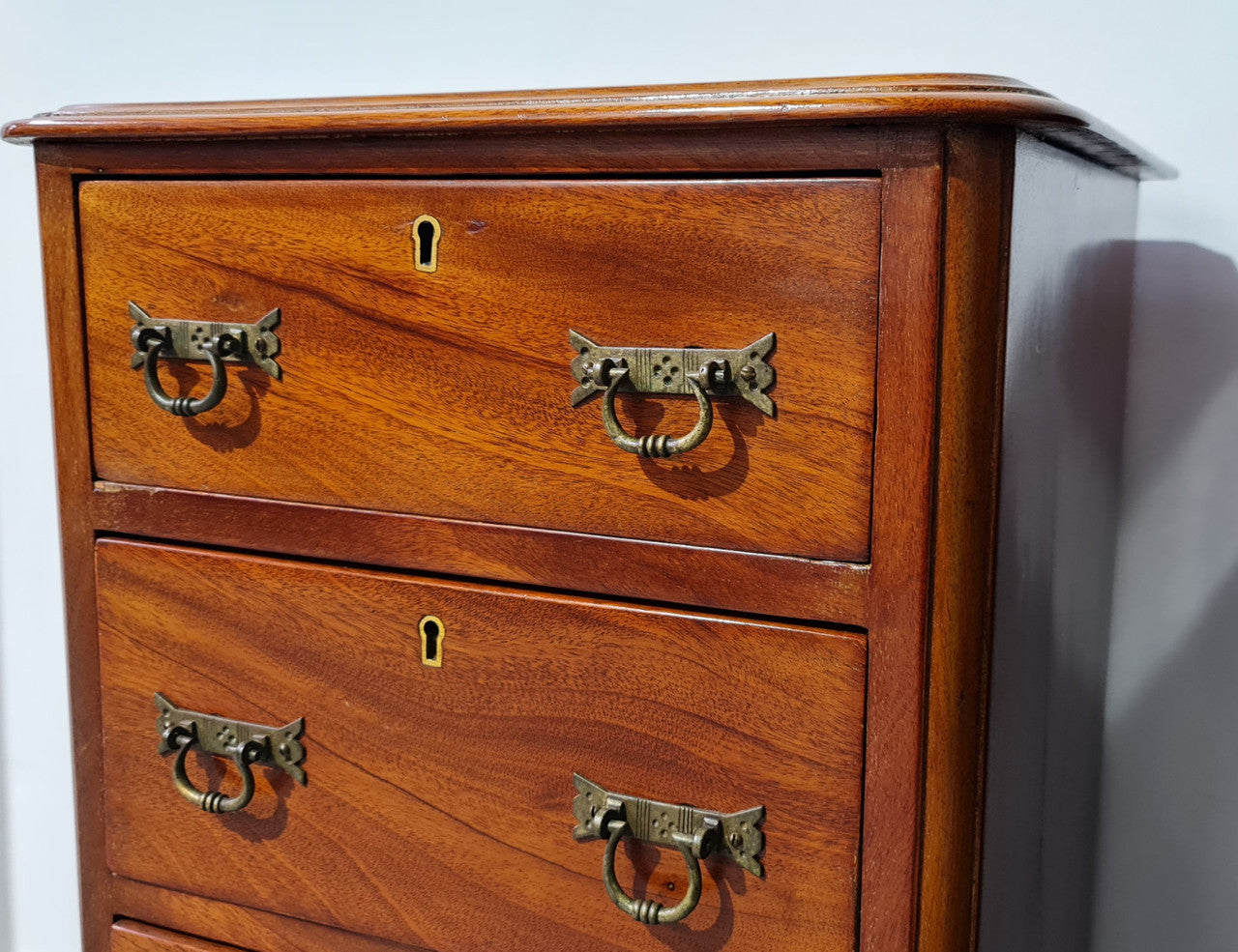 Pair of English Victorian Mahogany bedside drawers. In good original detailed condition.