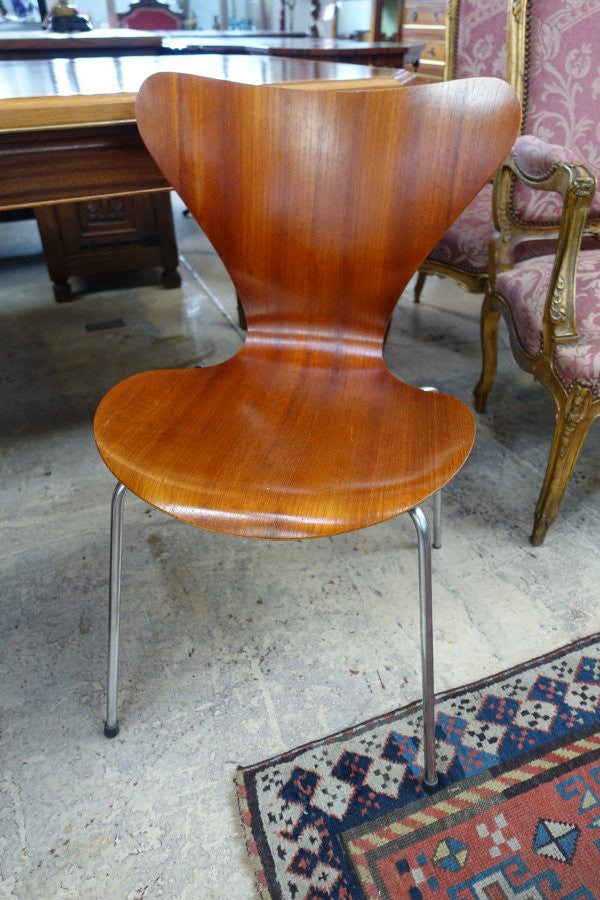 Fritz Hansen Design Modern Chair