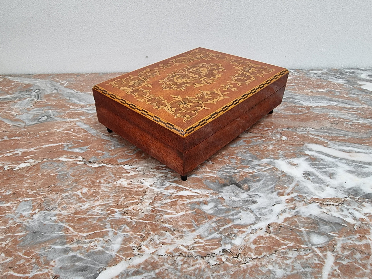 Vintage decorative inlaid mahogany Music Box. In good condition please view photos as they help form part of the description.