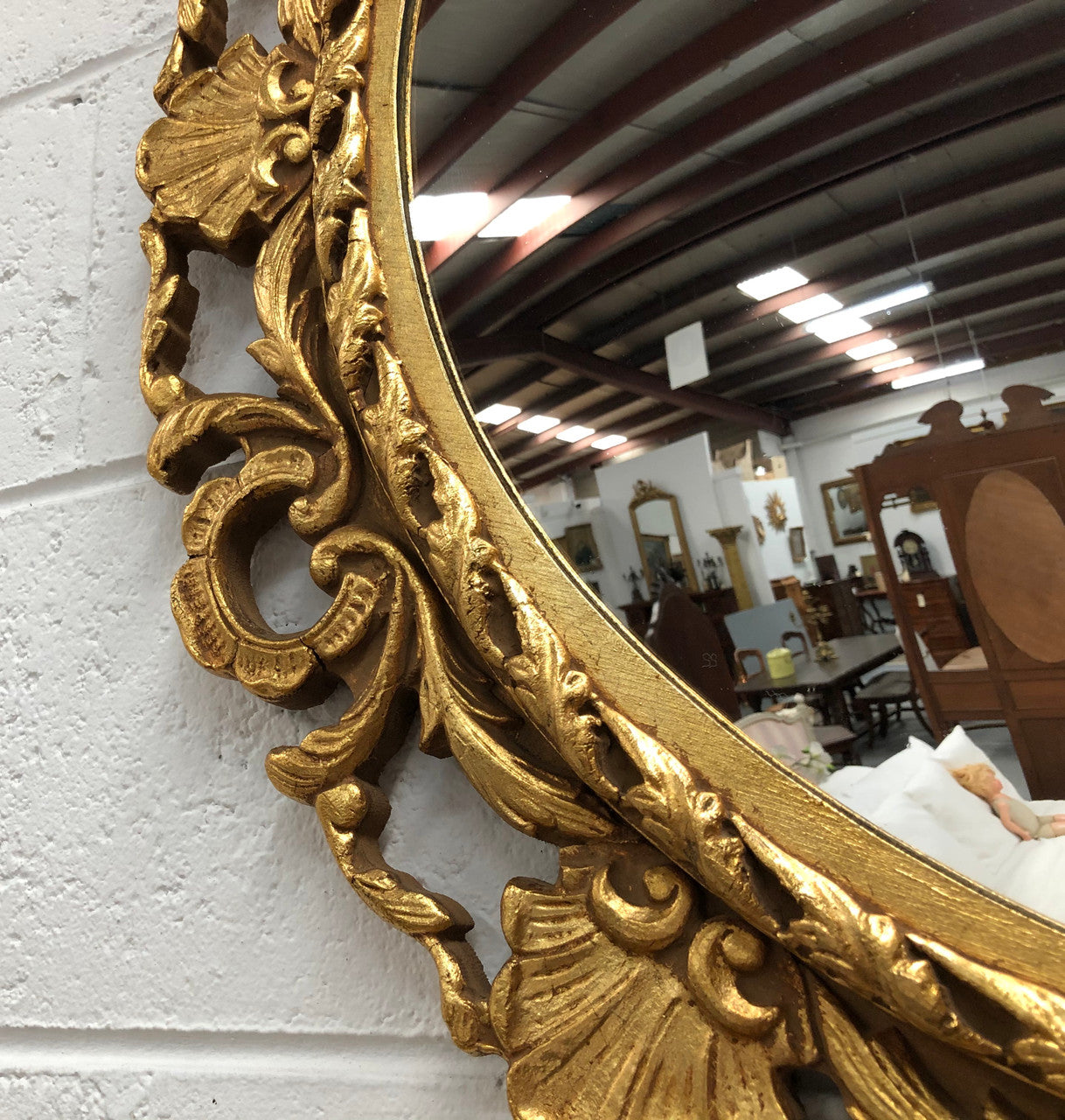 Lovely French round, gilt floral convex mirror. Mirror has lovely detail and in good condition.
Mirror diameter is 49 cm.