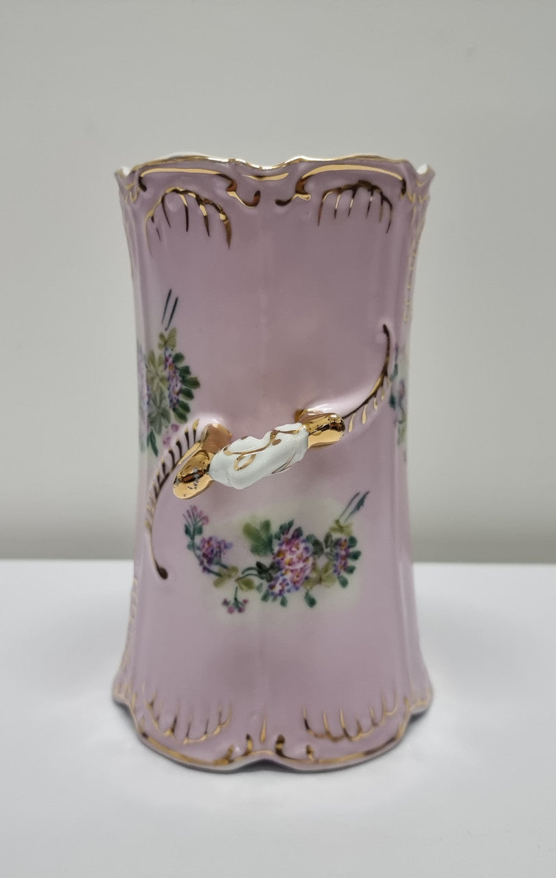 Lovely pink decorative vase with flowers and gold details. In good original condition. Please view photos as they form part of the description.