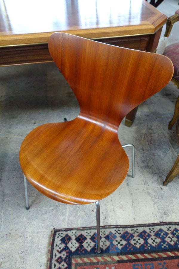 Fritz Hansen Design Modern Chair