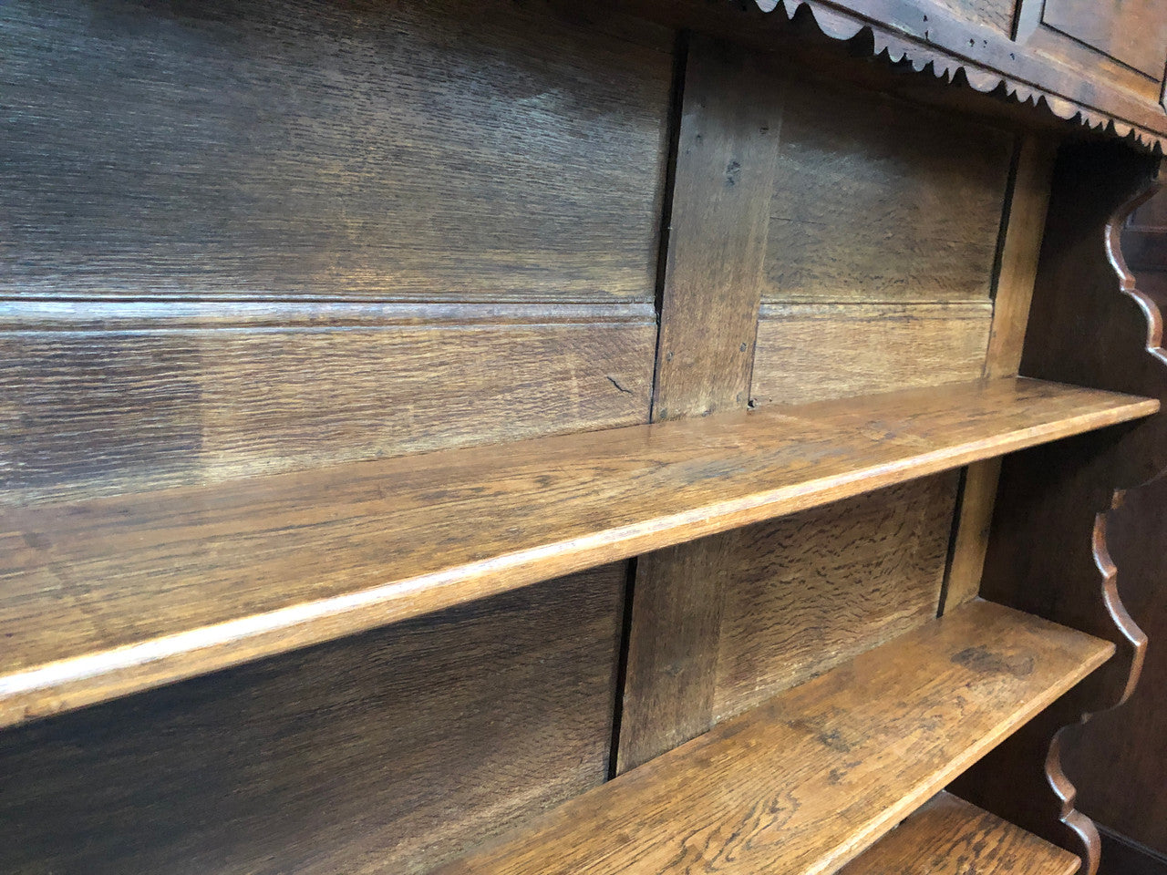Fabulous early 19th century French Oak open shelf bookcase, with four shelves and hidden shelf at the top with two sliding doors. In very good original detail condition.