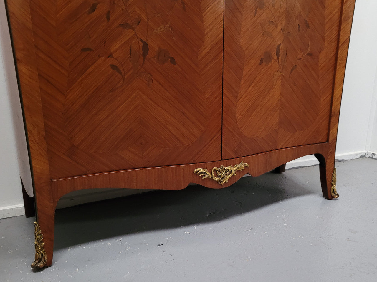 French Louis 15th style Kingwood marquetry inlaid two door cupboard with a beautiful marble top. It has three adjustable shelves and decorative ormolu trim. It has been sourced from France and is in good original detailed condition.