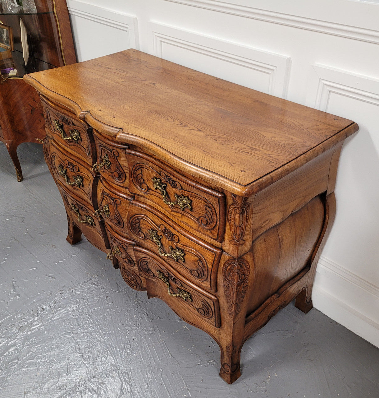 French Antique Louis XIV style Oak wooden top commode. It has a stunning serpentine bombe shape front along with amazing handles and carvings. It comes with three beautiful keys as pictured and comes with working locks. It has been sourced from France and in good original detailed condition.