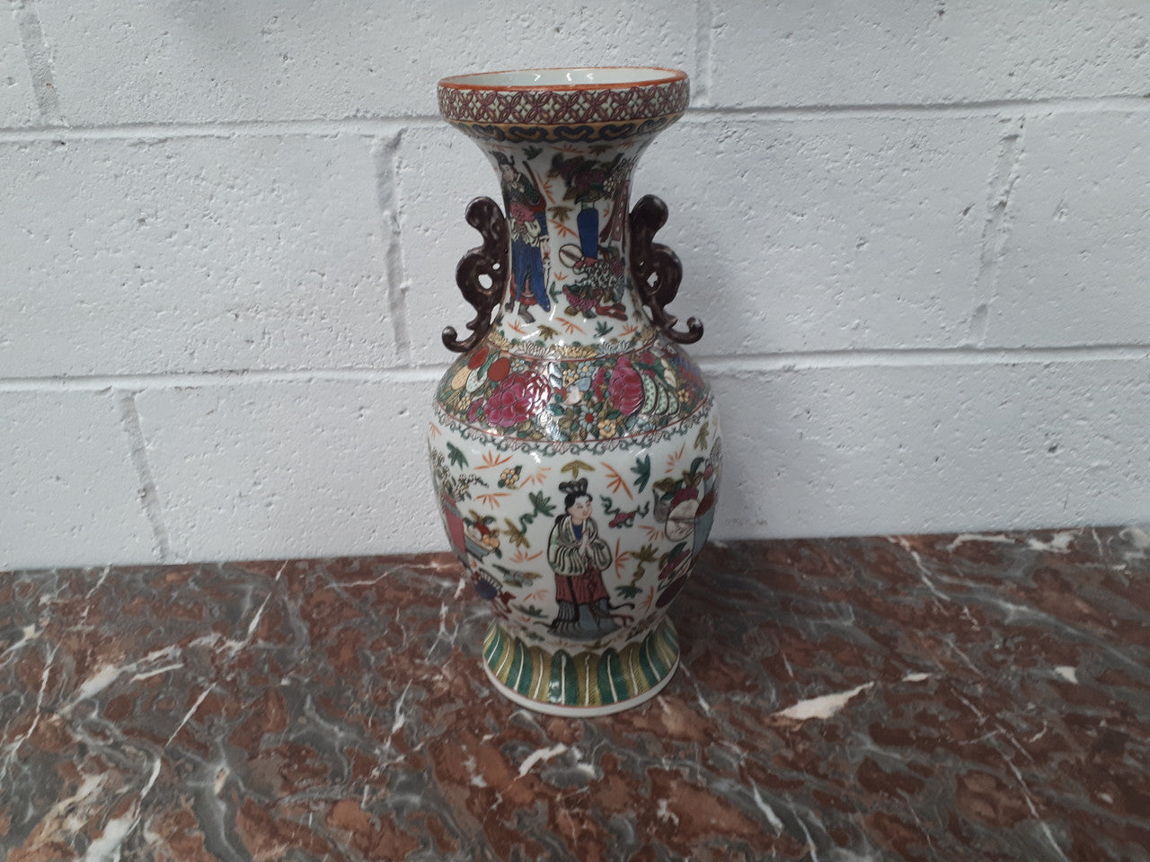 Antique 19th Century Chinese export hand-painted Qing Dynasty vase. Chien-Lung base. Rego mark to (1736-1795)