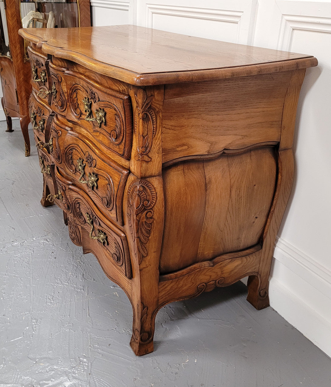 French Antique Louis XIV style Oak wooden top commode. It has a stunning serpentine bombe shape front along with amazing handles and carvings. It comes with three beautiful keys as pictured and comes with working locks. It has been sourced from France and in good original detailed condition.