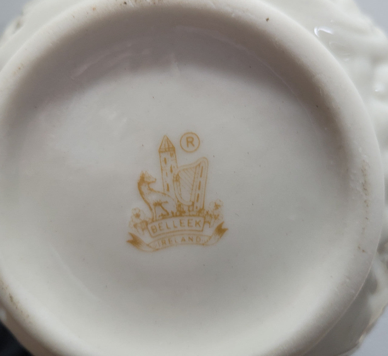 Vintage Belleek Irish porcelain vase a beautiful, rare piece in the thistle design. Belleek produces fine porcelain characterized by its slightly iridescent glaze. Brown Mark 1980 – 1993.