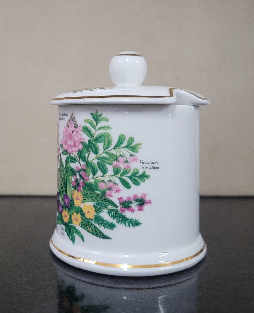 Fortnum & Mason Piccadilly London England floral decorated covered honey/jam pot. It is in good original condition with no chips or cracks, please view photos as they help form part of the description.