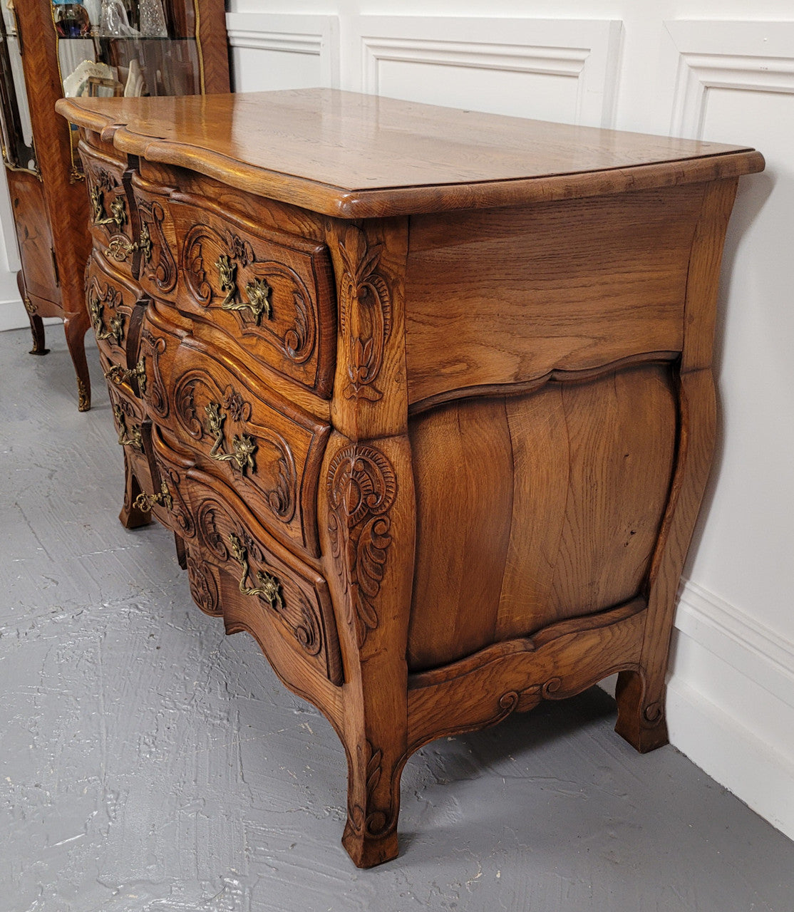 French Antique Louis XIV style Oak wooden top commode. It has a stunning serpentine bombe shape front along with amazing handles and carvings. It comes with three beautiful keys as pictured and comes with working locks. It has been sourced from France and in good original detailed condition.