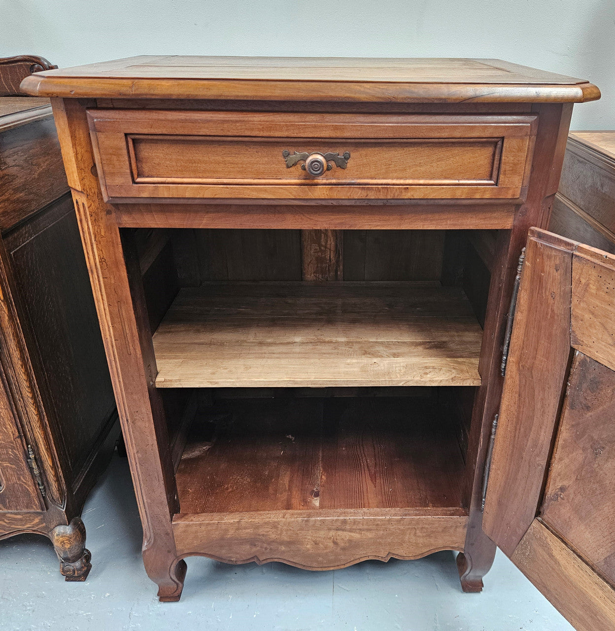 Louis XVth style walnut cupboard with 1 drawer & 2 shelves. Circ: 1930's. In good original condition.