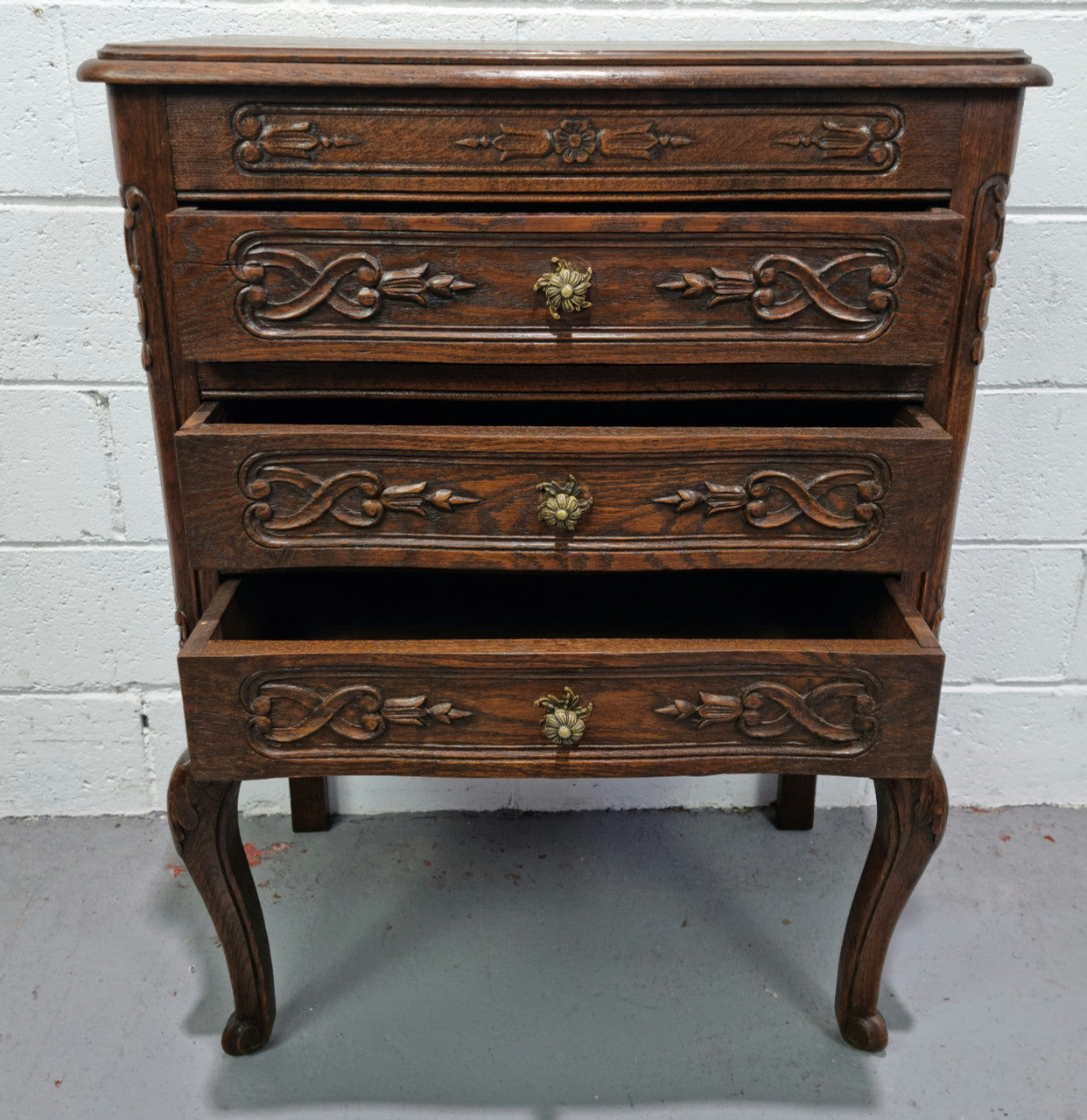 Lovely French dark oak chest of 3 drawers with beautiful carving and details. In good original detailed condition.