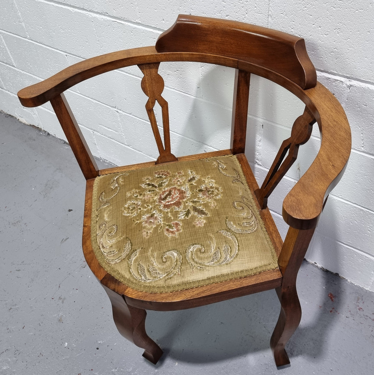 Mahogany upsholstered corner chair. It is in good original condition with clean upholstery.