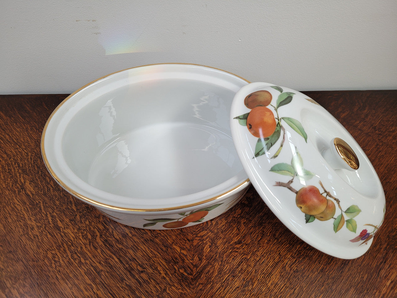 Royal Worcester porcelain gold trim & Knob “Evesham” pattern oven to tableware covered casserole. Made in England. In good condition with no chips or cracks.