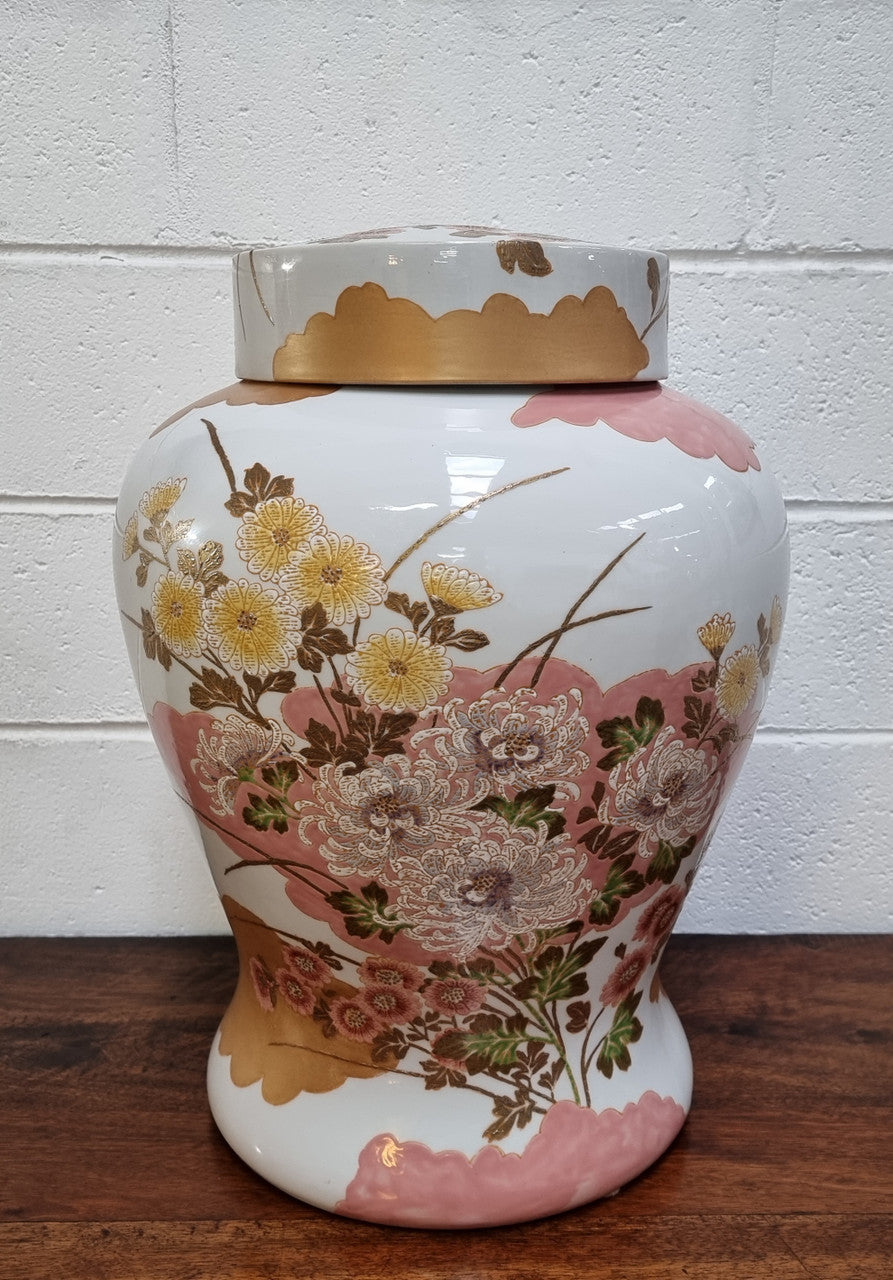 Beautiful modern large Chinese style floral lidded pot decorated with lovely Chrysanthemum flowers and in good condition. Maker on bottom please see photos.